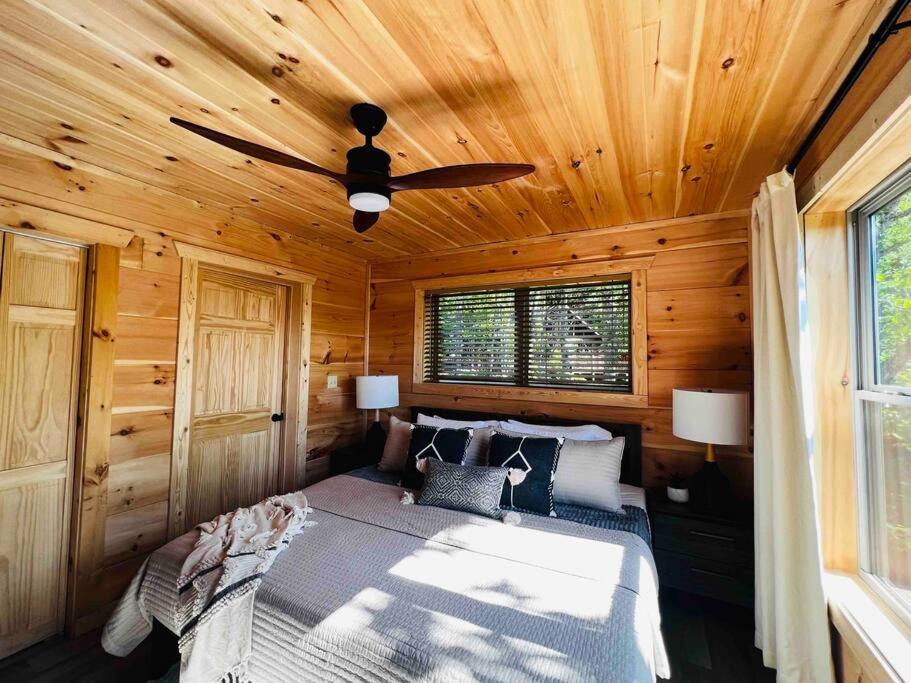 Cloudchaser Cabin, Private, New Cabin, 2 Kings, Cozy, Modern, Hot Tub, View, Theater Villa Sevierville Exterior photo