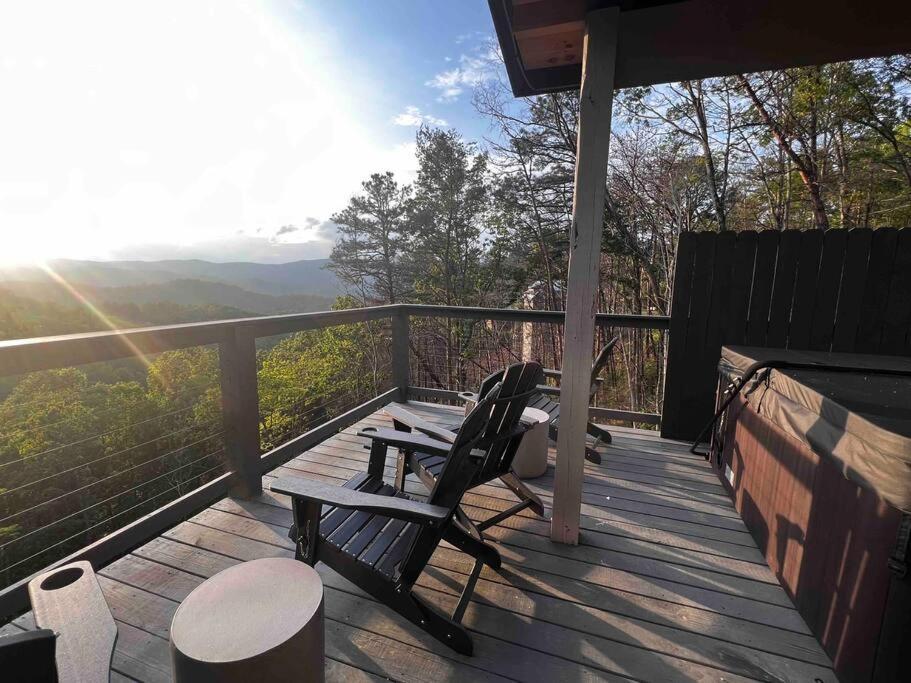 Cloudchaser Cabin, Private, New Cabin, 2 Kings, Cozy, Modern, Hot Tub, View, Theater Villa Sevierville Exterior photo